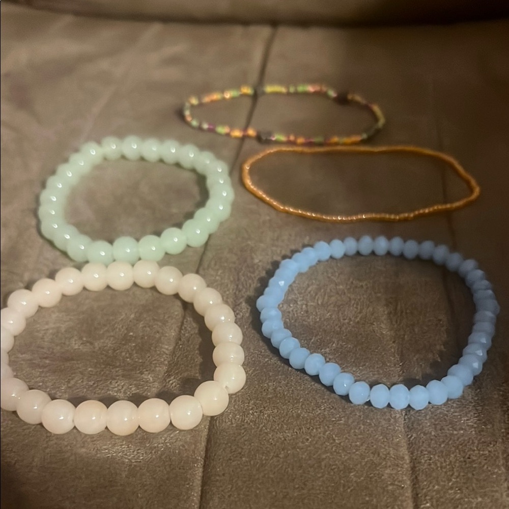 Set of 5 Beaded Bracelets in Pastel and Multicolor
